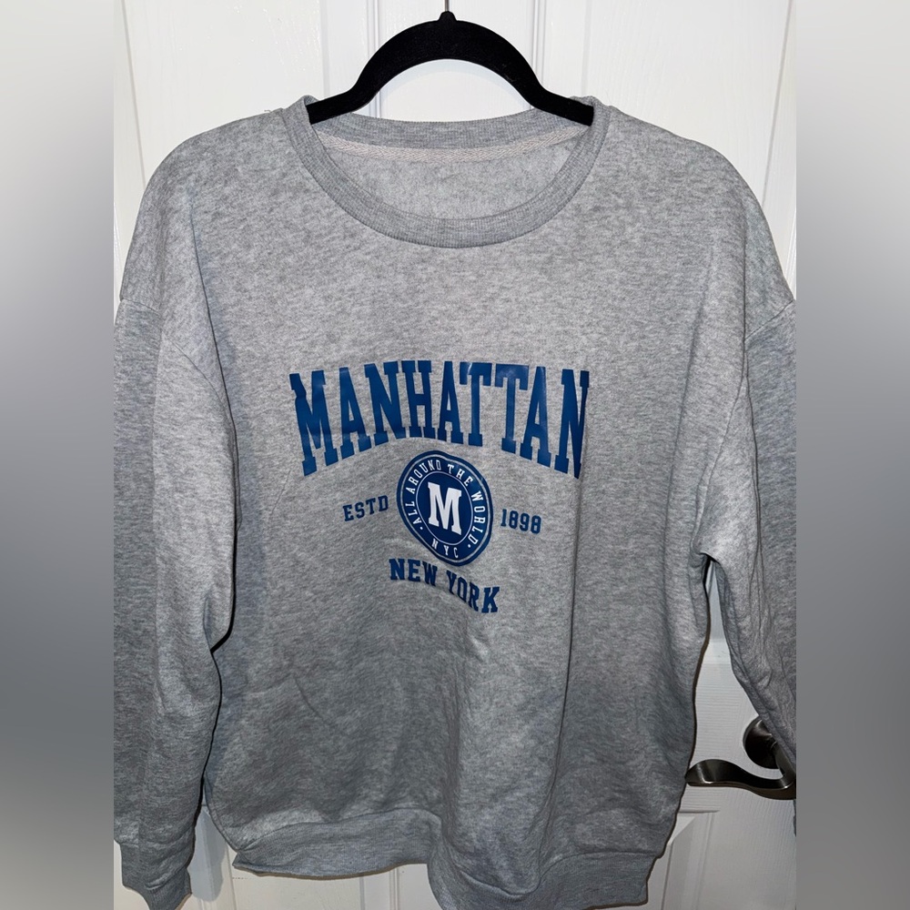 SHEIN Gray Manhattan Graphic Sweatshirt with Blue Print